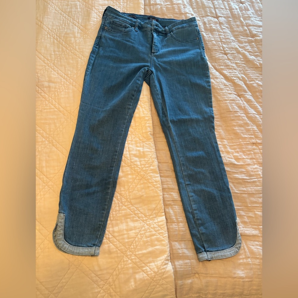 NYDJ capri medium wash with light wash ankle detail sz.8
